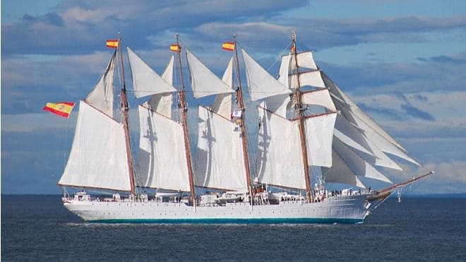 Besuch des spanischen Marineschiffs Juan Sebastián Elcano in La Graciosa
